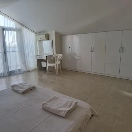 Bitur Park E5 3-bedroom With Shared Pool & Apartment