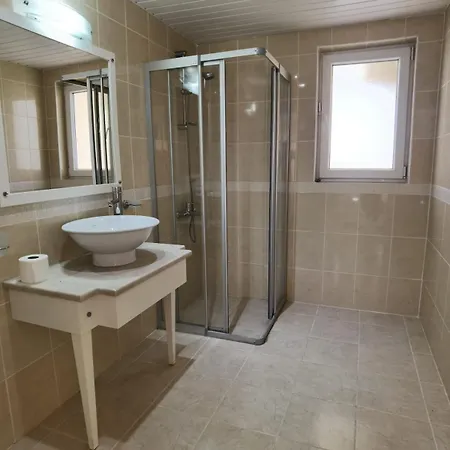 Bitur Park E5 3-bedroom With Shared Pool &