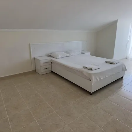 Bitur Park E5 3-bedroom With Shared Pool & Apartment